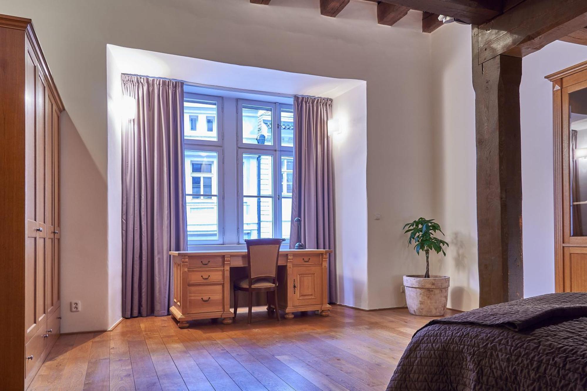 Hotel U 3 Pstrosu, Prague